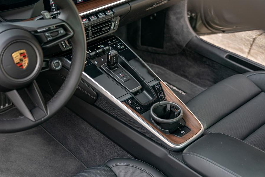 Интерьер Porsche 911 Carrera 4 (992) 2019 года  (NA) (фото 15 из 40)
